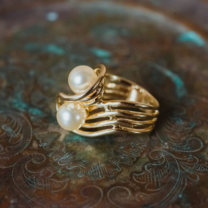 Vintage 1970's Cream Glass Pearl Ring 18k Yellow Gold