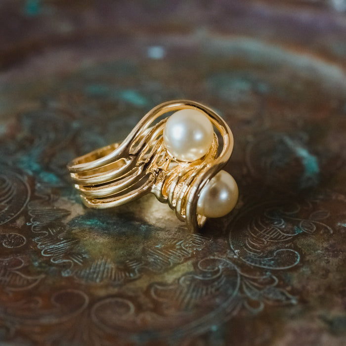 Vintage 1970's Cream Glass Pearl Ring 18k Yellow Gold