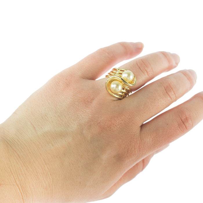 Vintage 1970's Cream Glass Pearl Ring 18k Yellow Gold