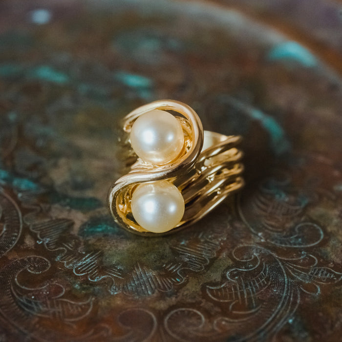 Vintage 1970's Cream Glass Pearl Ring 18k Yellow Gold