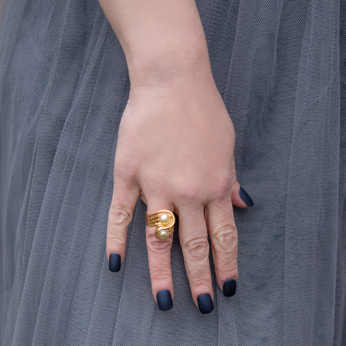 Vintage 1970's Cream Glass Pearl Ring 18k Yellow Gold